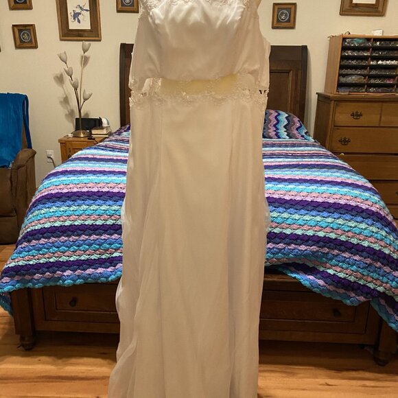 #25) Wedding Gown: Pearl Keep